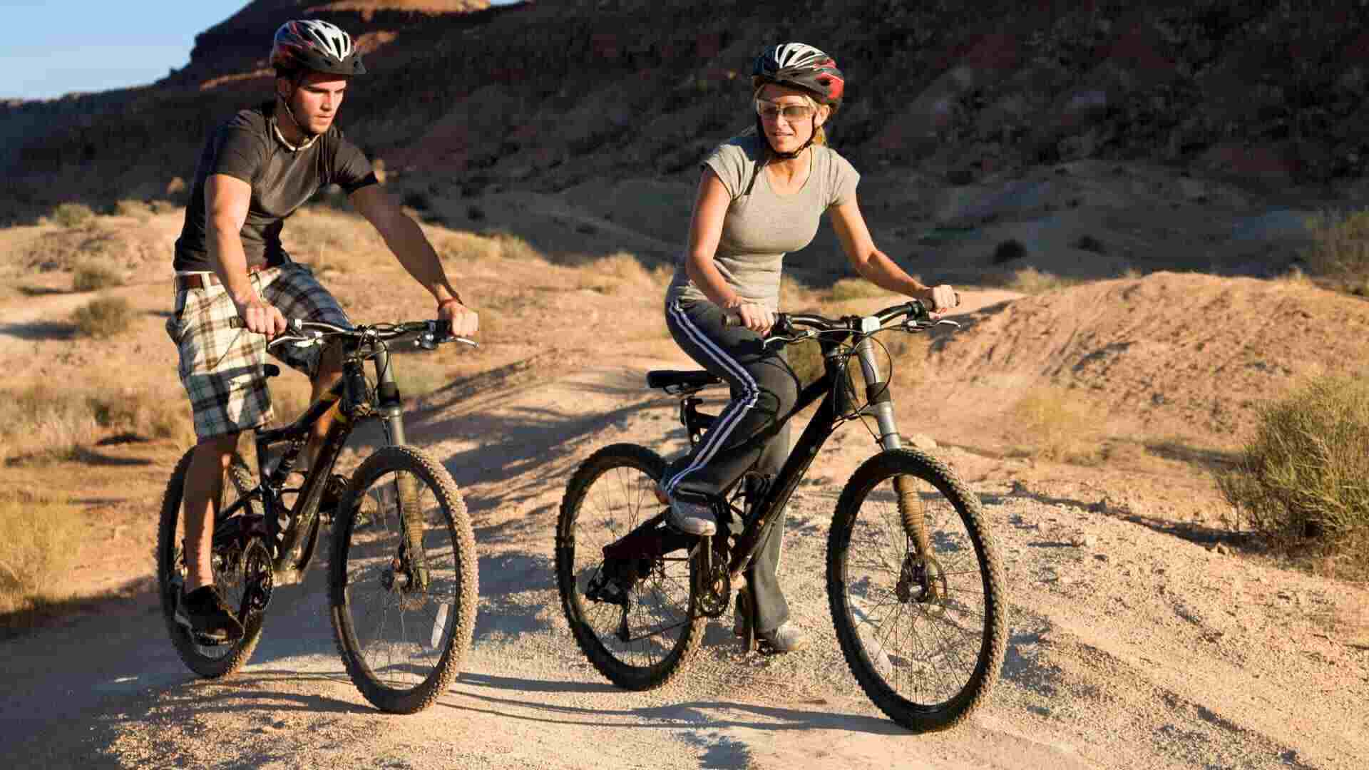 WEBIKEU under 1000 banner - young couple biking