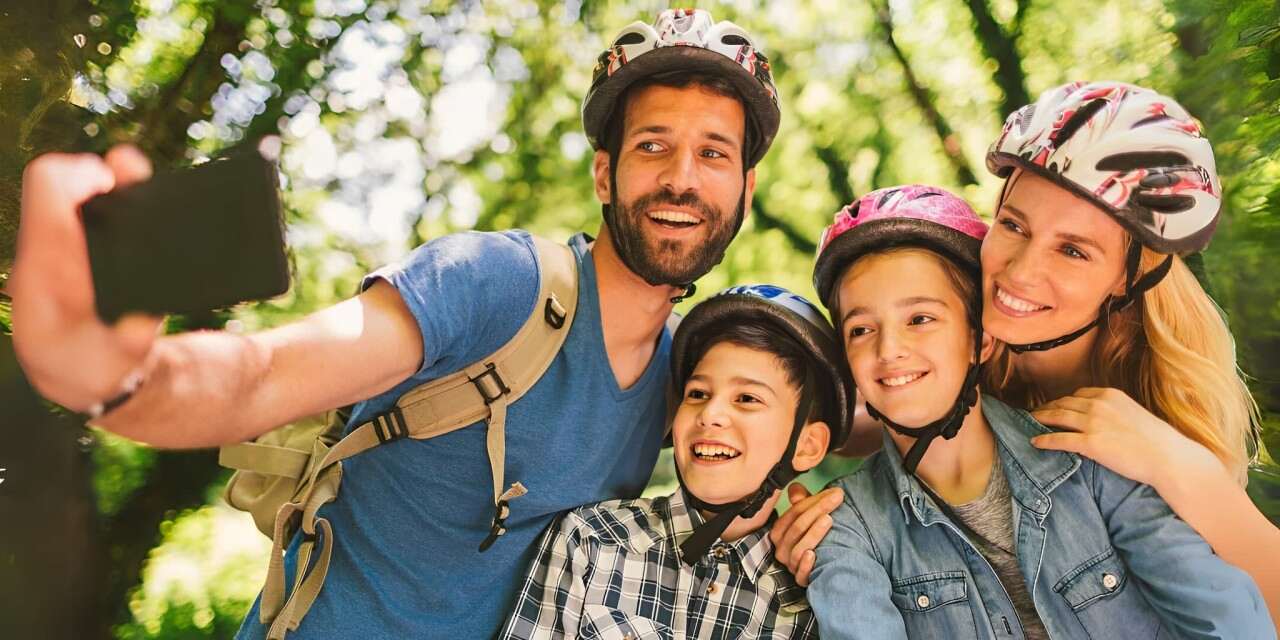 WEBIKEU - SHARE collection slide of family on bike trip