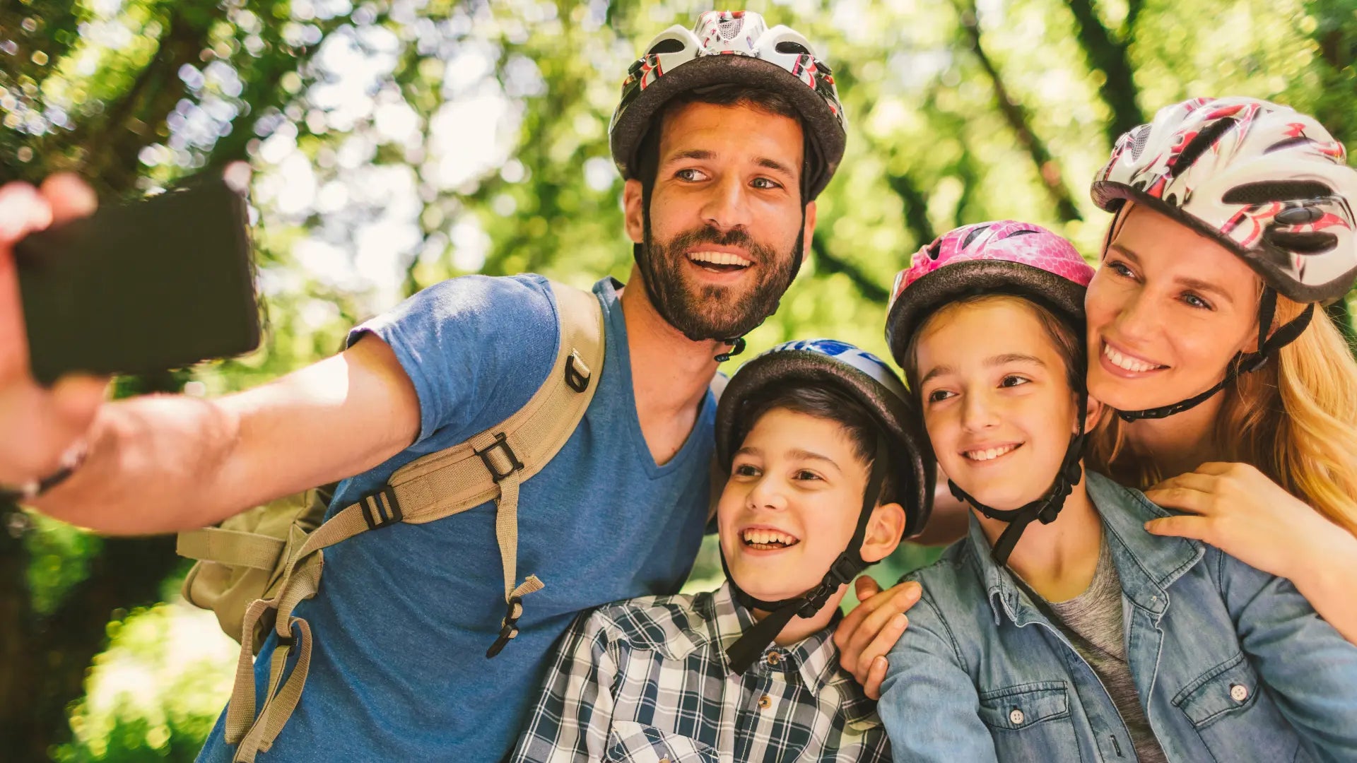 Family on an e-bike trip