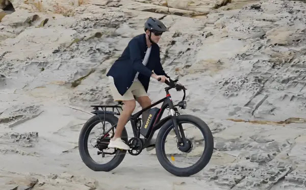 Man riding DUOTTS electric bike on the rocky mountain